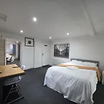Spacious 3-Bedroom Apartment Near Stratford, 1 Minute From Train Station