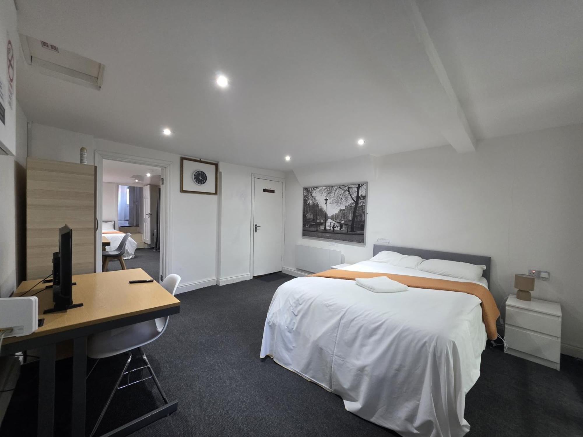 Spacious 3-bedroom Near Stratford, 1 Minute From Train Station