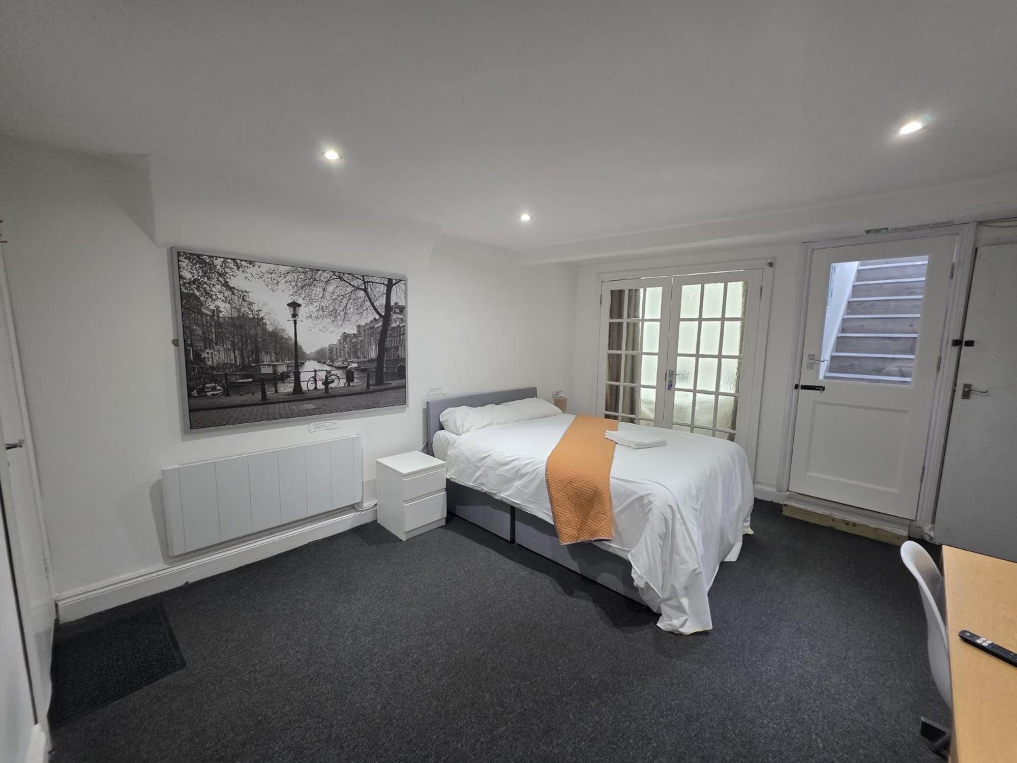 Spacious 3-bedroom Near Stratford, 1 Minute From Train Station Londra