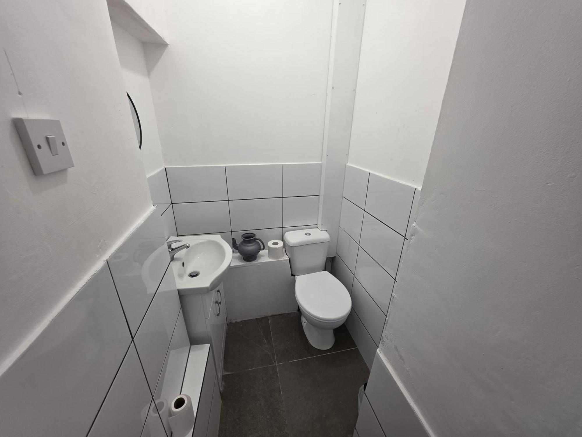 Spacious 3-bedroom Near Stratford, 1 Minute From Train Station * Londra