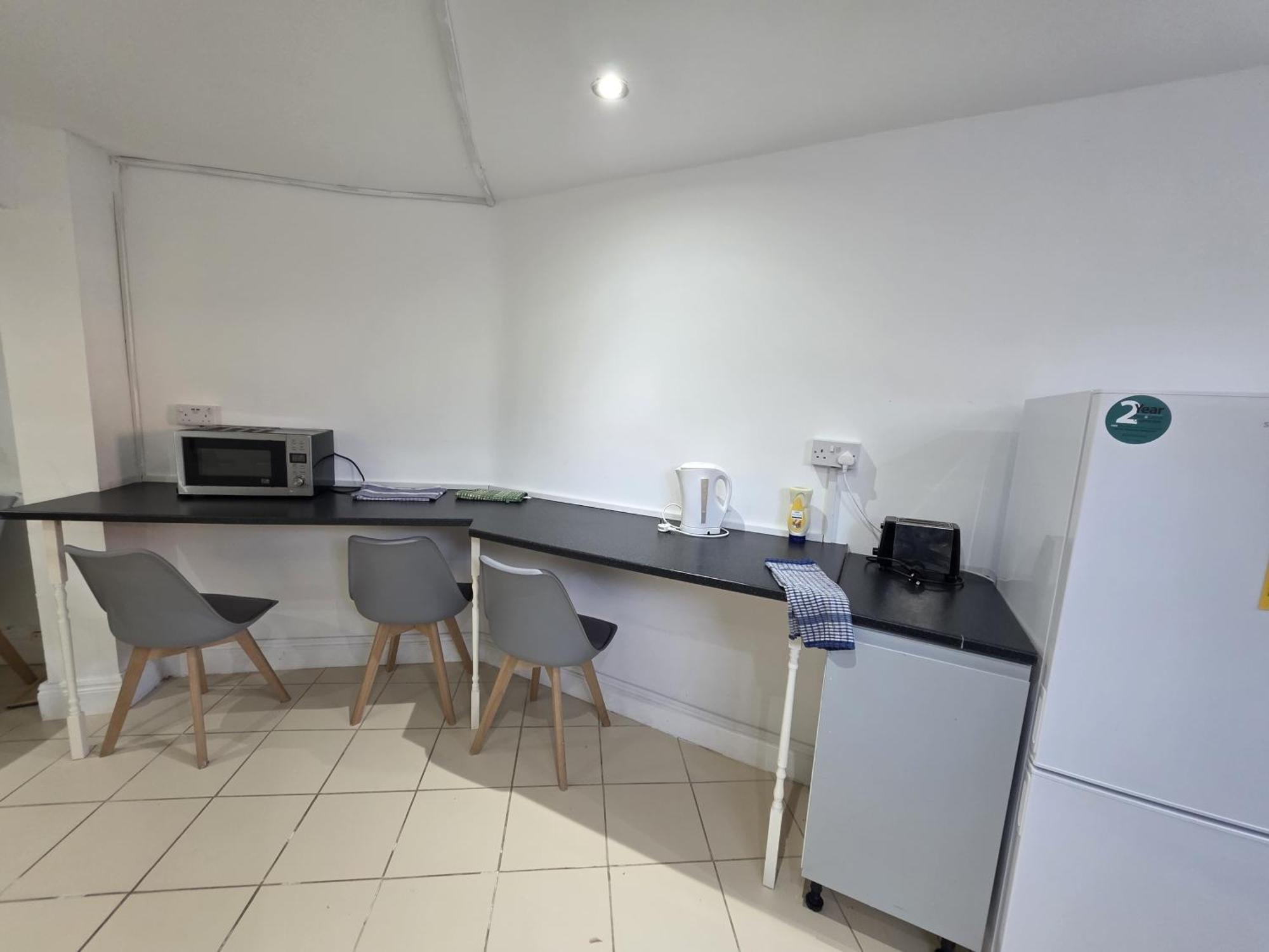Spacious 3-bedroom Near Stratford, 1 Minute From Train Station Appartamento *