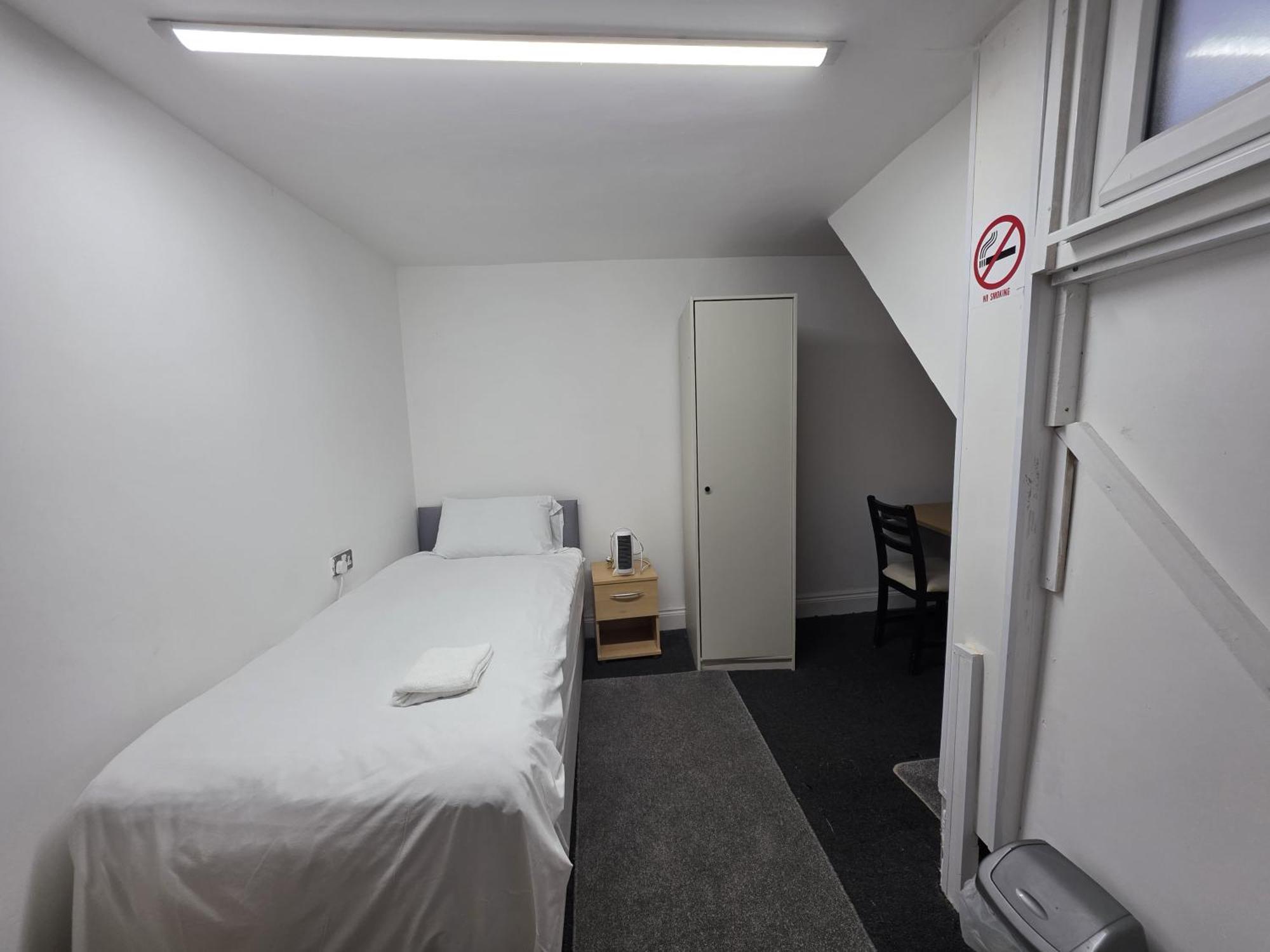 Spacious 3-bedroom Near Stratford, 1 Minute From Train Station Appartamento