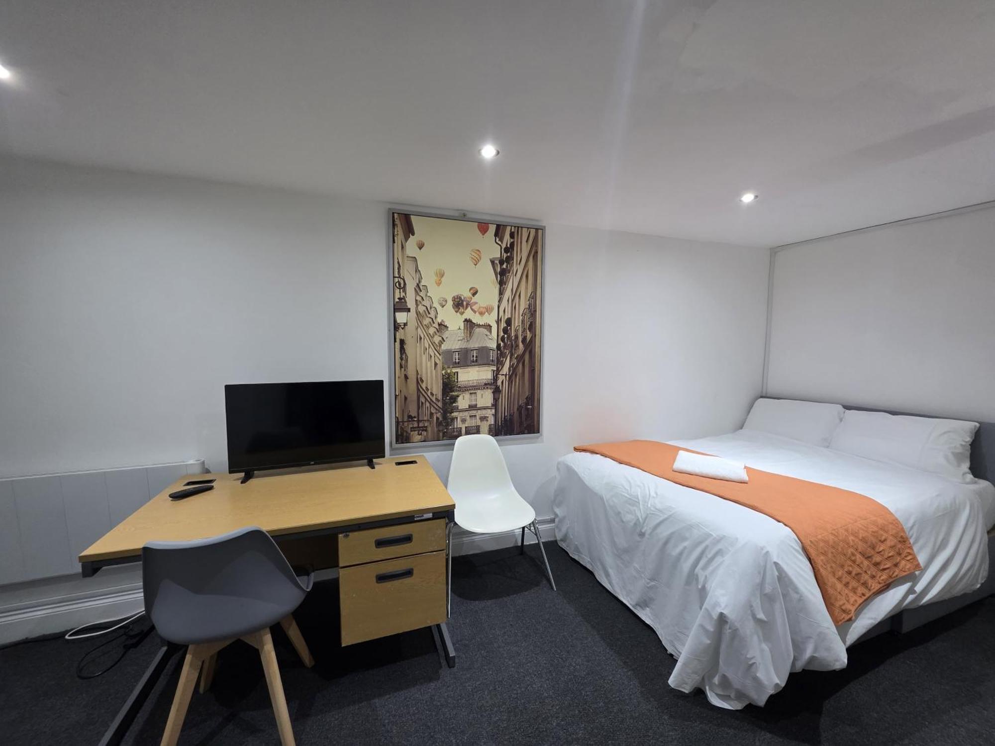 Spacious 3-bedroom Near Stratford, 1 Minute From Train Station Londra