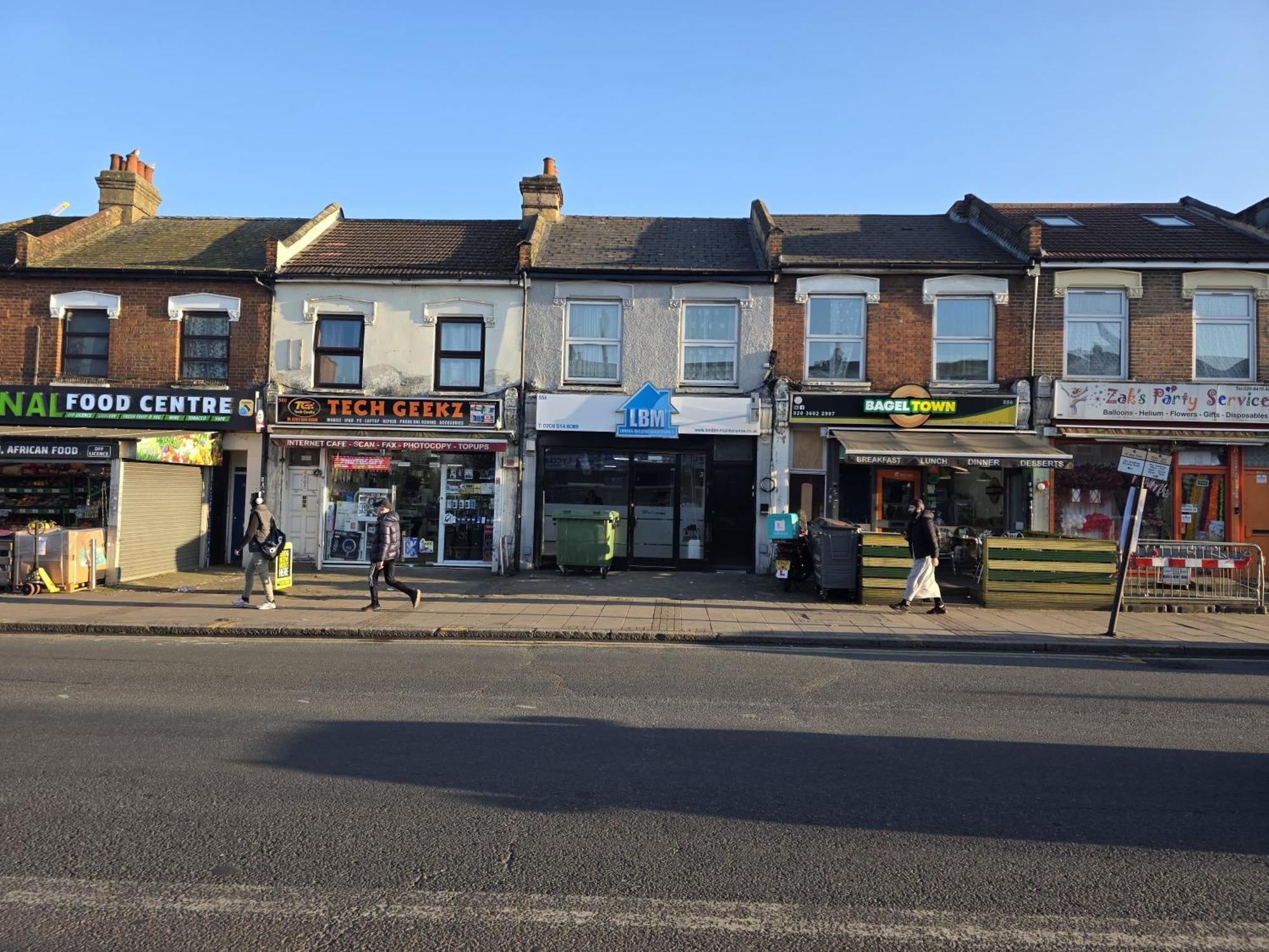 Spacious 3-bedroom Near Stratford, 1 Minute From Train Station Londra