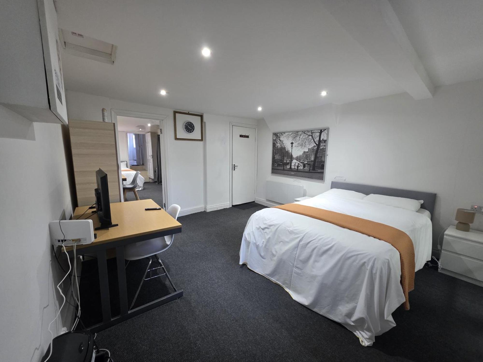 Spacious 3-bedroom Near Stratford, 1 Minute From Train Station Appartamento