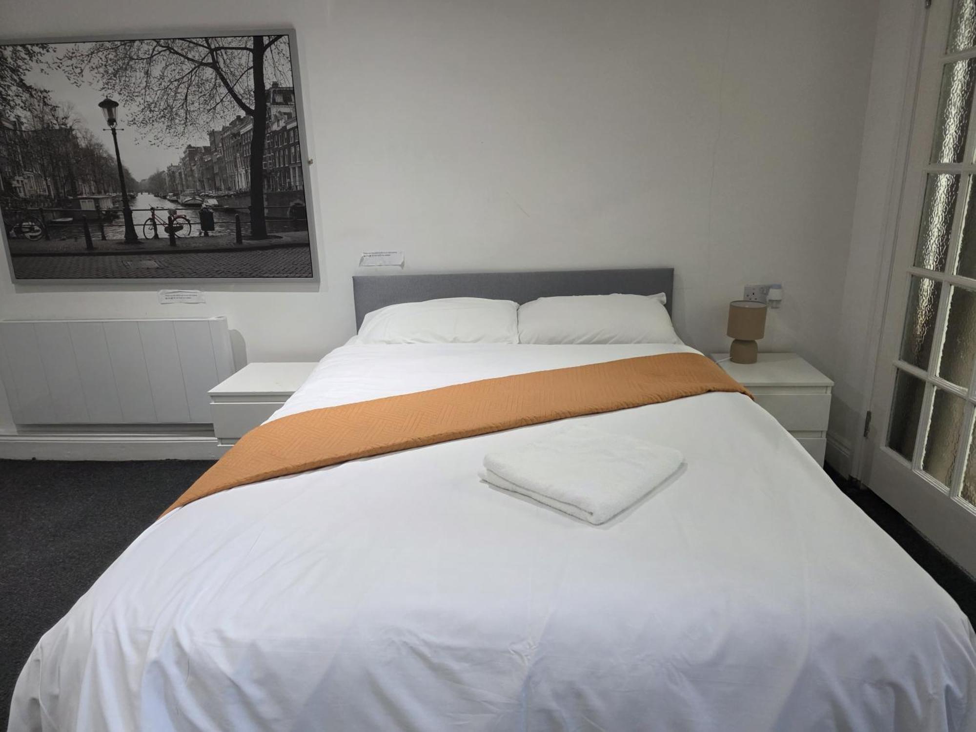 Spacious 3-bedroom Near Stratford, 1 Minute From Train Station Londra